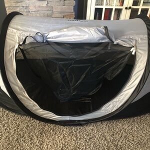 KidCo foldable travel/beach toddler tent with carrying bag